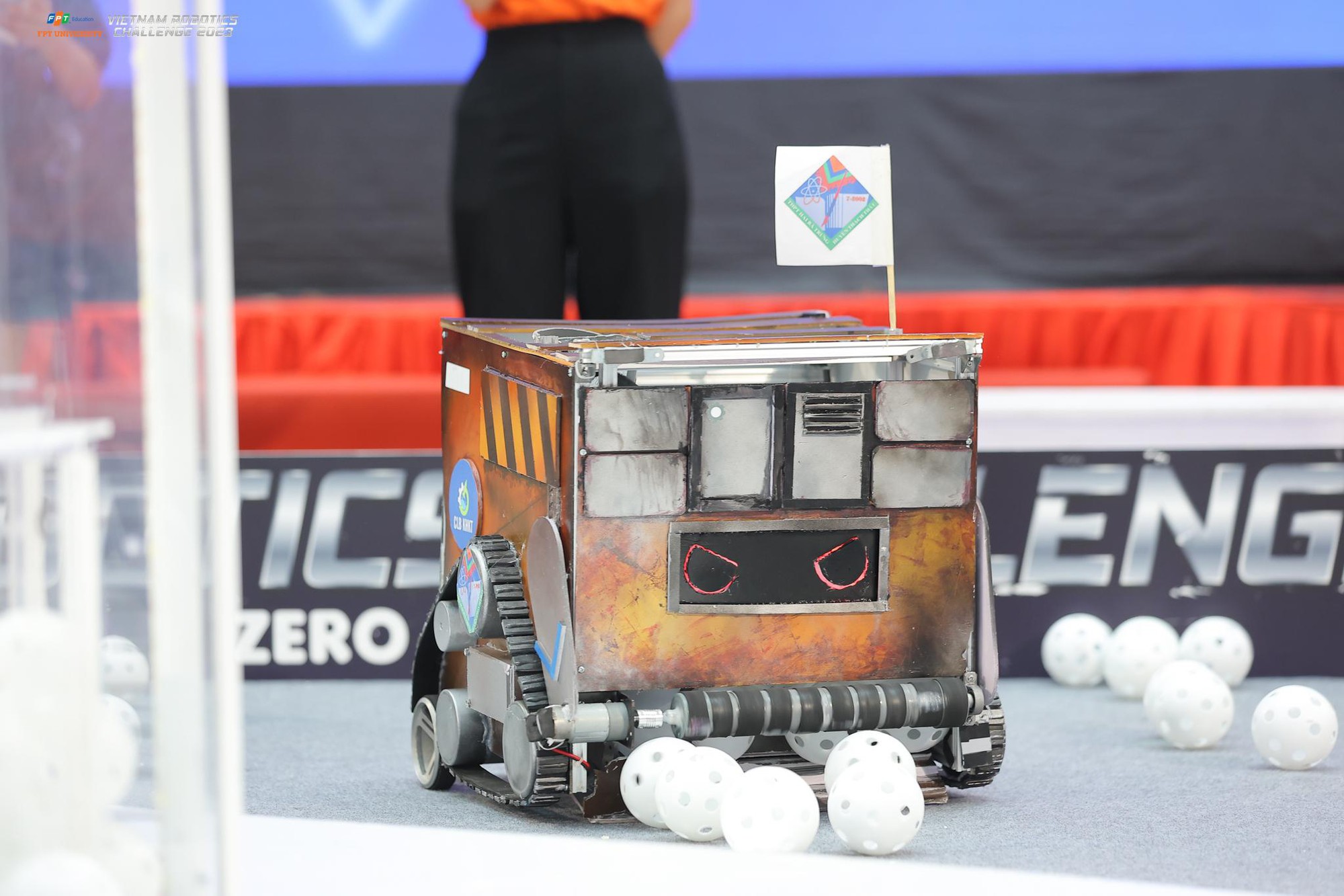 THPT Đoàn Thị Điểm và THPT Hai Bà Trưng - Thạch Thất nâng cúp vô địch Vietnam Robotics Challenge 2023 - Ảnh 4.