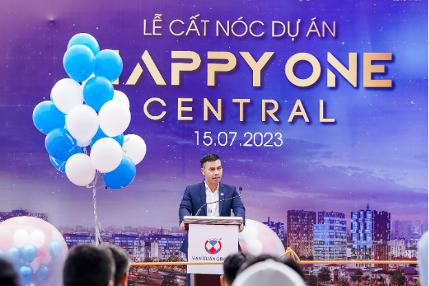 Lễ cất nóc Happy One Central diễn ra ở độ cao 140m - Ảnh 1.