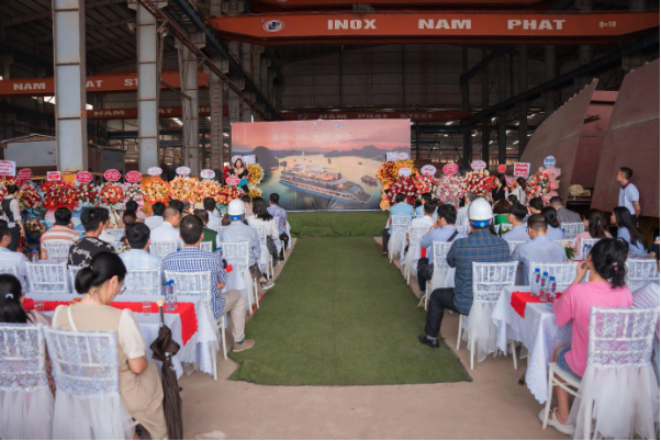 Lễ hạ thuỷ du thuyền Iris - nguồn cảm hứng khác biệt trên Vịnh Hạ Long - Ảnh 1.