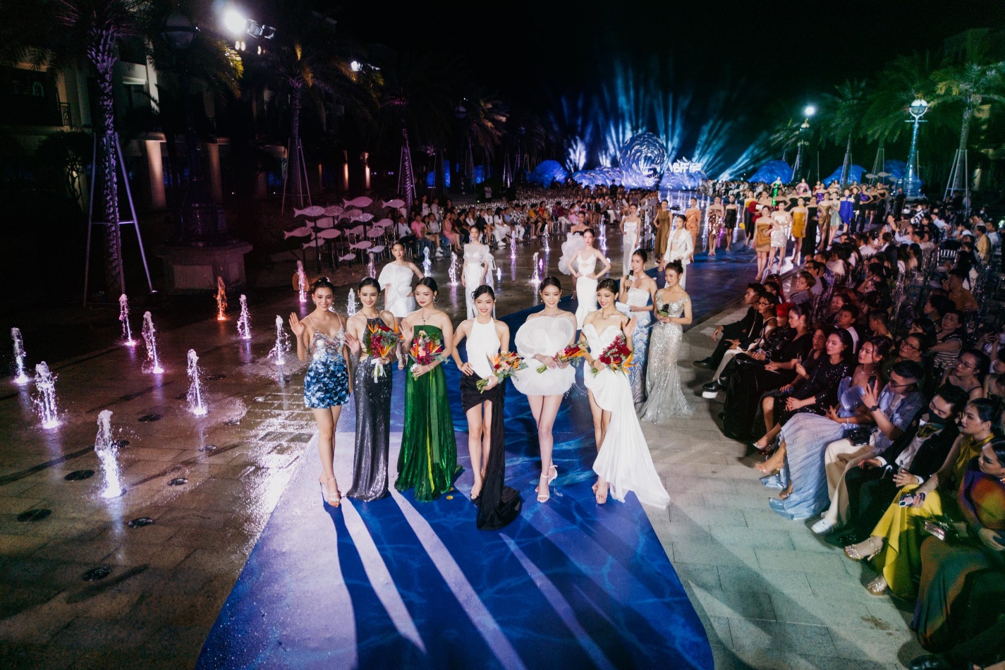 MerryLand Quy Nhơn lung linh sắc màu mùa hè trong sự kiện thời trang Vietnam Beauty Fashion Fest Season 4 - Ảnh 3.