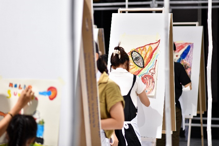 Sự kiện vẽ tranh cộng đồng thu hút người trẻ trong khuôn khổ cuộc thi ‘UOB Painting of the Year’ - Ảnh 9.
