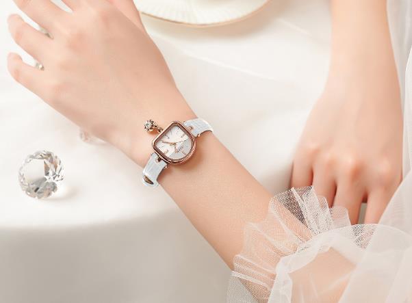 Điểm th&ecirc;m sắc h&egrave; c&ugrave;ng bộ sưu tập phụ kiện Sea - Ảnh 1.