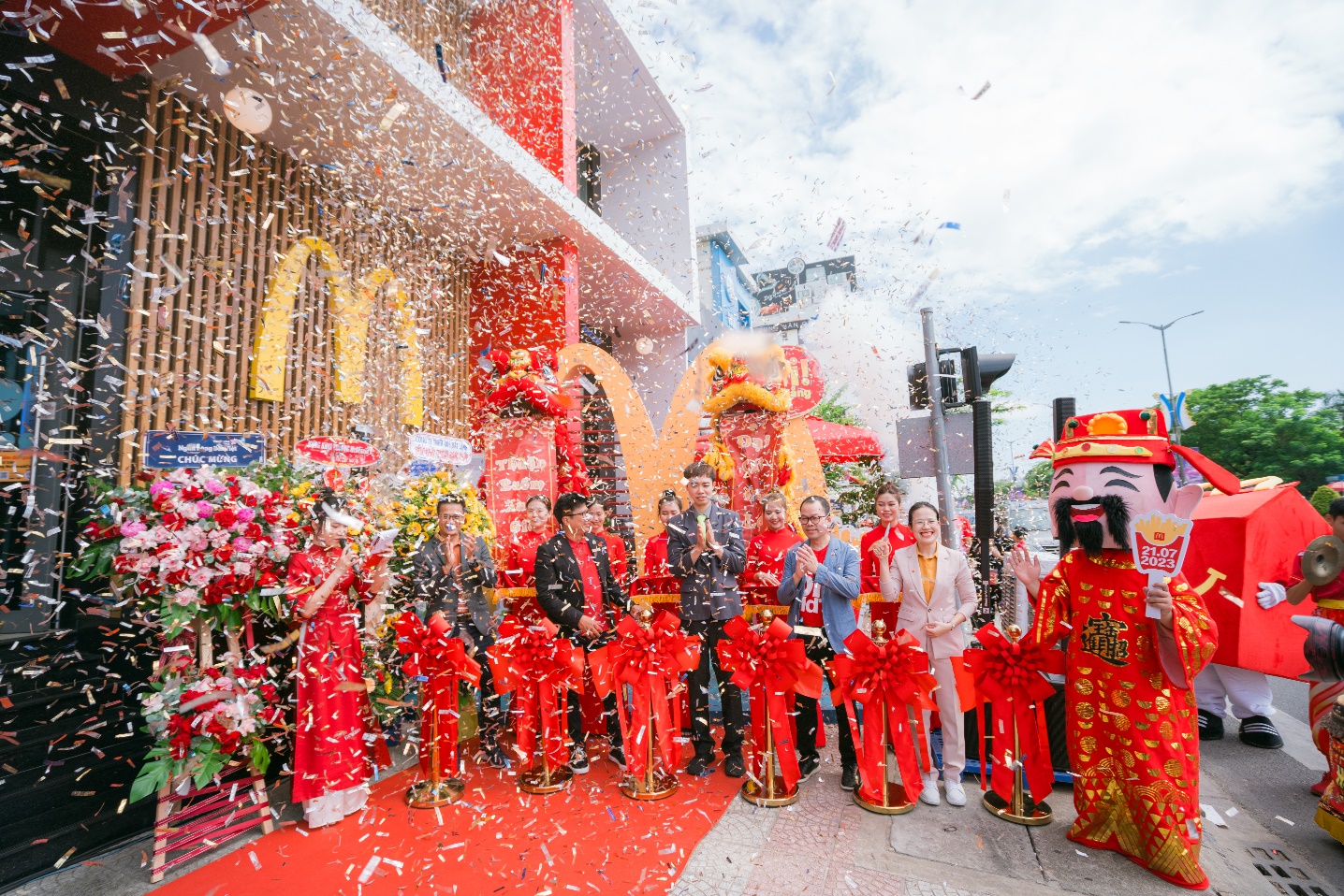 McDonald’s chuẩn bị khai trương cửa hàng đầu tiên tại Đà Nẵng, tung nhiều khuyến mãi chiều lòng thực khách - Ảnh 1.