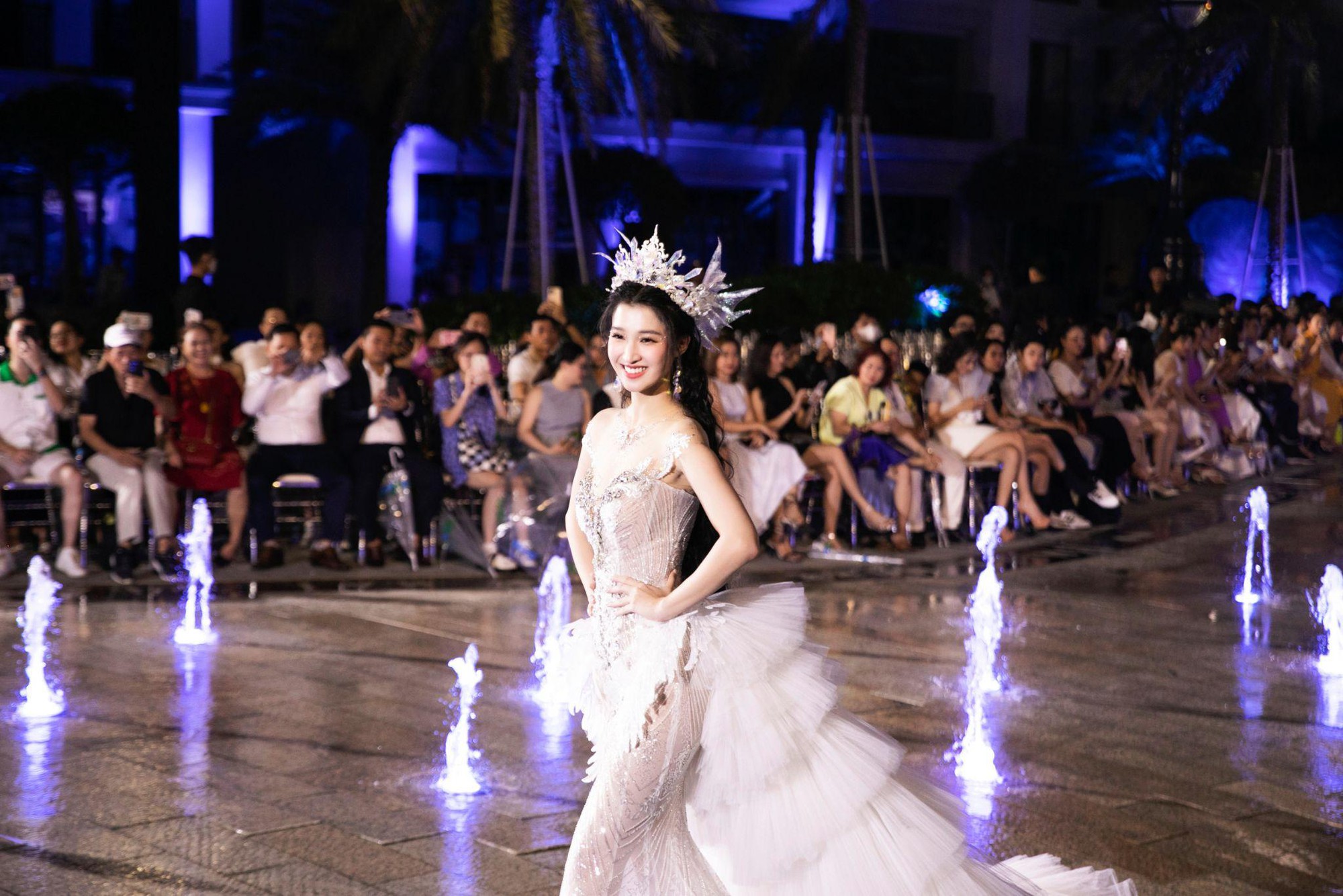 Hai đêm Vietnam Beauty Fashion Fest 4 mãn nhãn quy tụ dàn Hậu đình đám qua bàn tay dàn dựng của tổng đạo diễn Hoàng Nhật Nam - Ảnh 8.