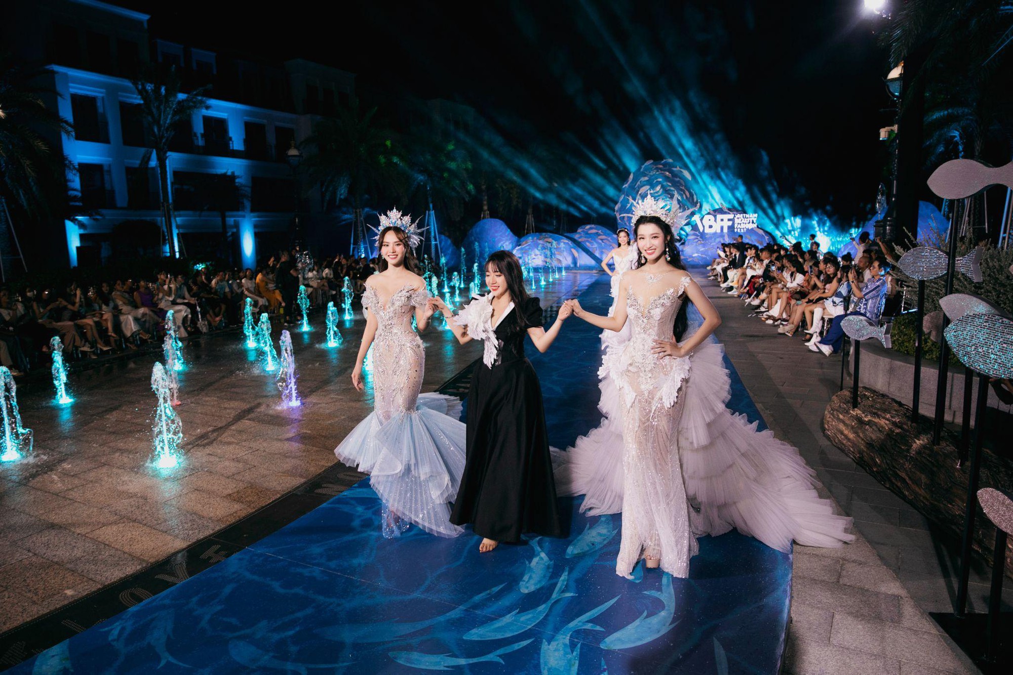Hai đêm Vietnam Beauty Fashion Fest 4 mãn nhãn quy tụ dàn Hậu đình đám qua bàn tay dàn dựng của tổng đạo diễn Hoàng Nhật Nam - Ảnh 9.