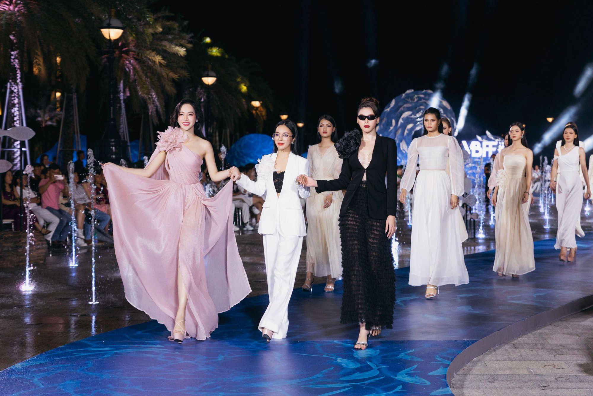 Hai đêm Vietnam Beauty Fashion Fest 4 mãn nhãn quy tụ dàn Hậu đình đám qua bàn tay dàn dựng của tổng đạo diễn Hoàng Nhật Nam - Ảnh 10.