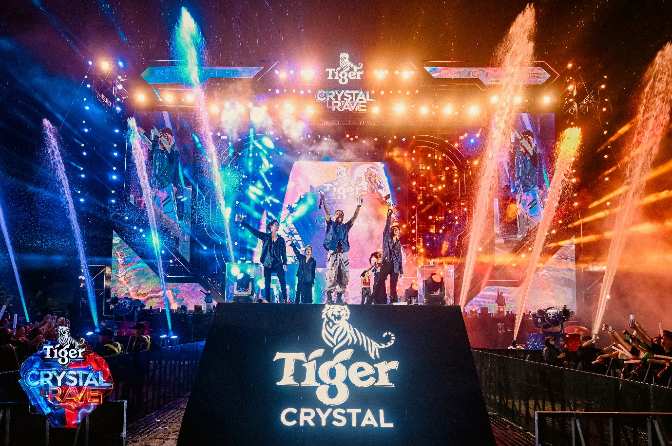 Tiger Crystal Rave Vũng Tàu phá kỷ lục với 60.000 khán giả &quot;quẩy té nước” - Ảnh 3.