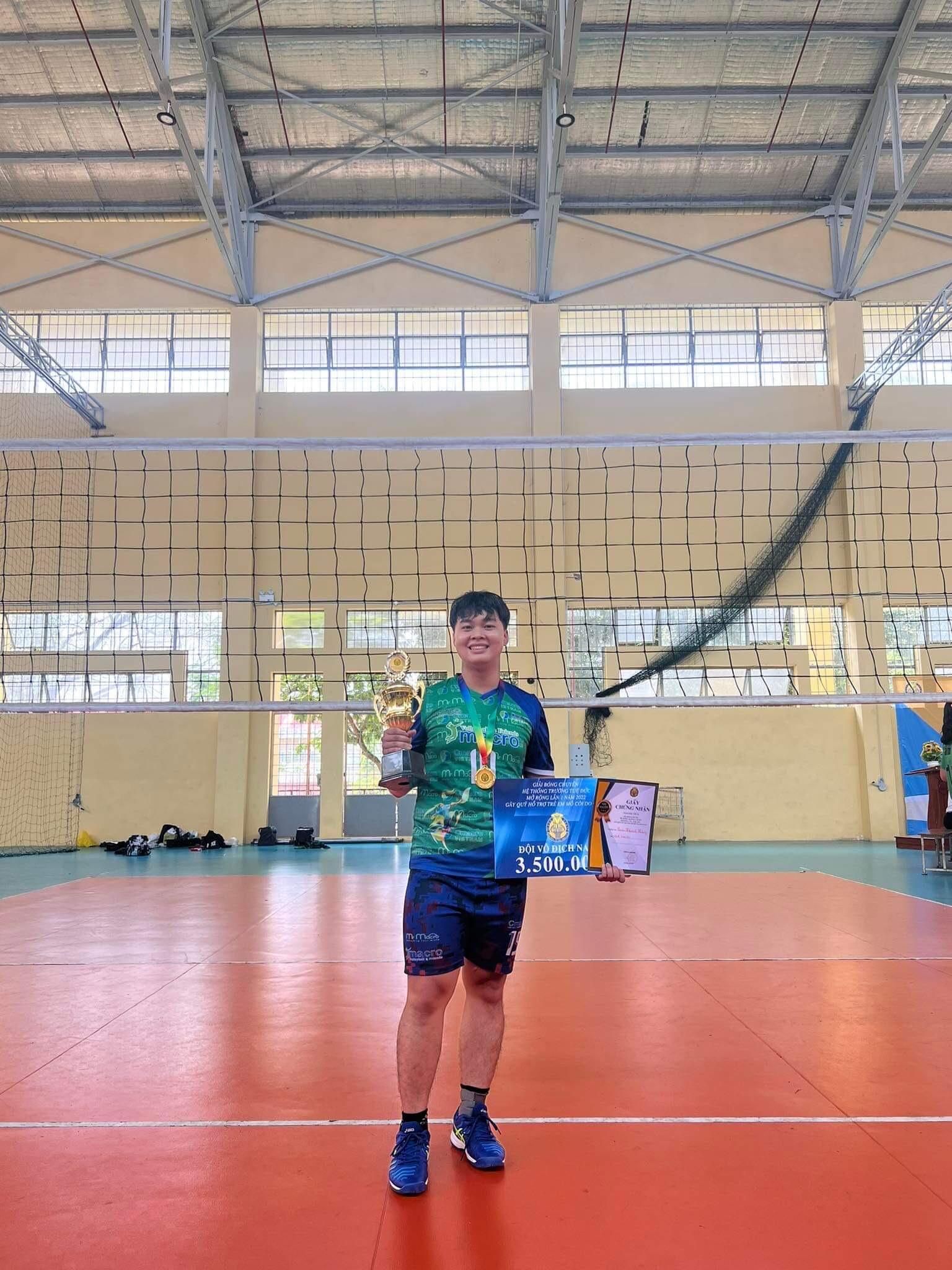 Gặp Trần Khánh Hoàng, tuyển thủ Đội bóng chuyền TP.HCM, tân sinh viên Trường Đại học Văn Lang - Ảnh 1.