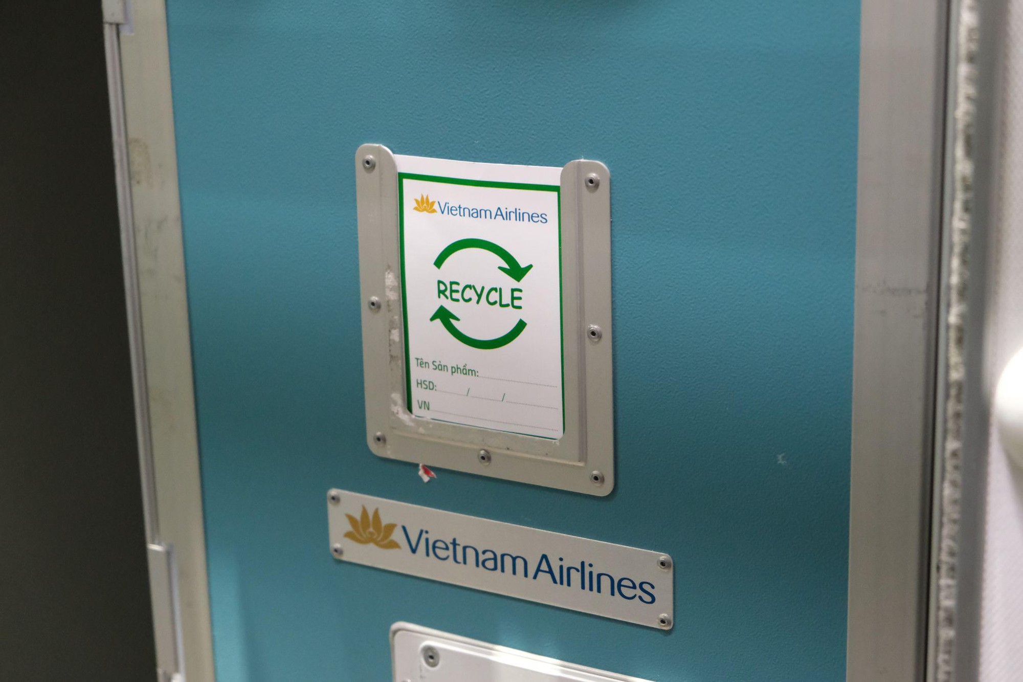 Vietnam Airlines quyên góp hàng chục nghìn suất ăn khô tới tổ chức từ thiện - Ảnh 3.