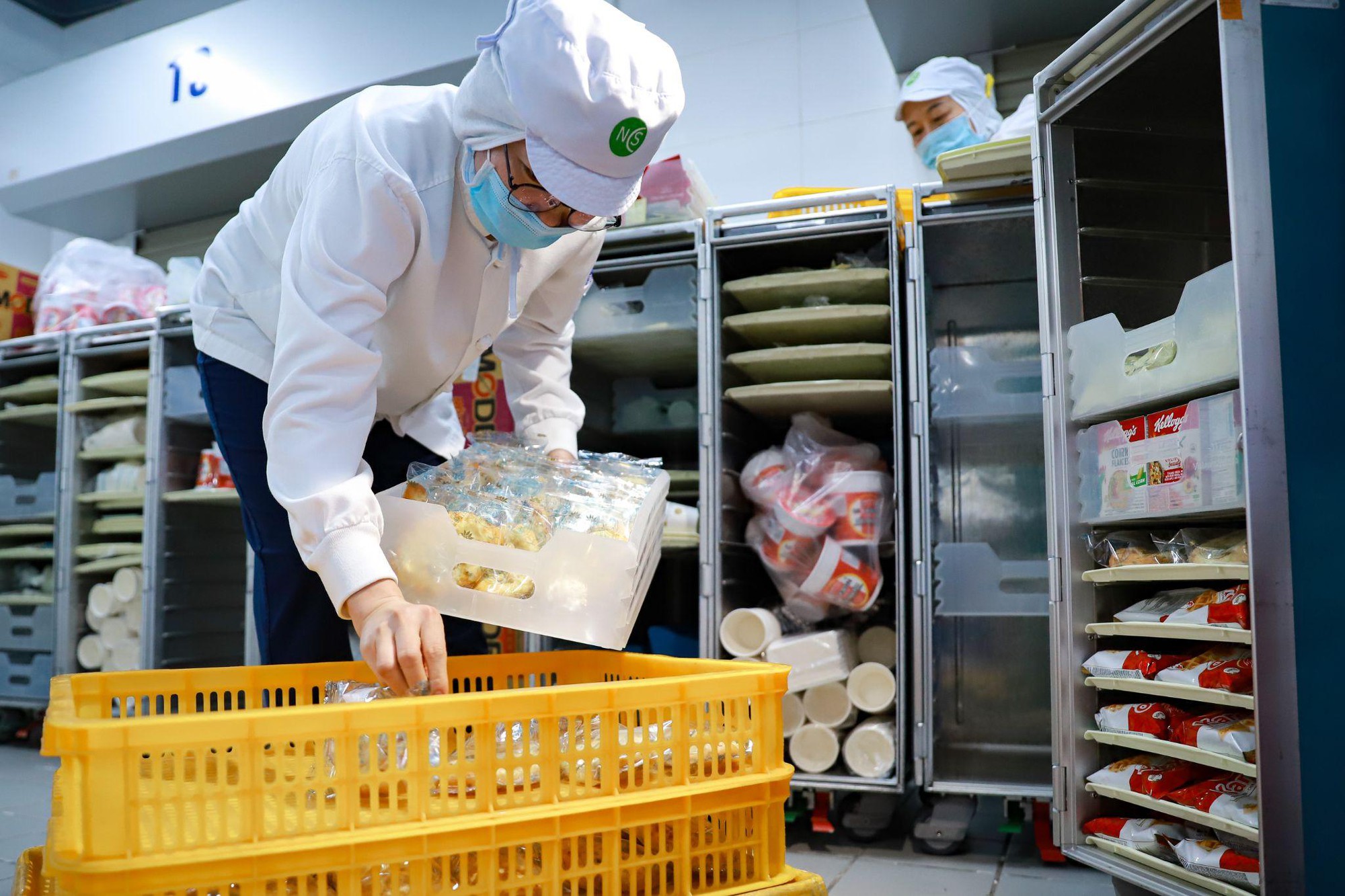 Vietnam Airlines quyên góp hàng chục nghìn suất ăn khô tới tổ chức từ thiện - Ảnh 6.