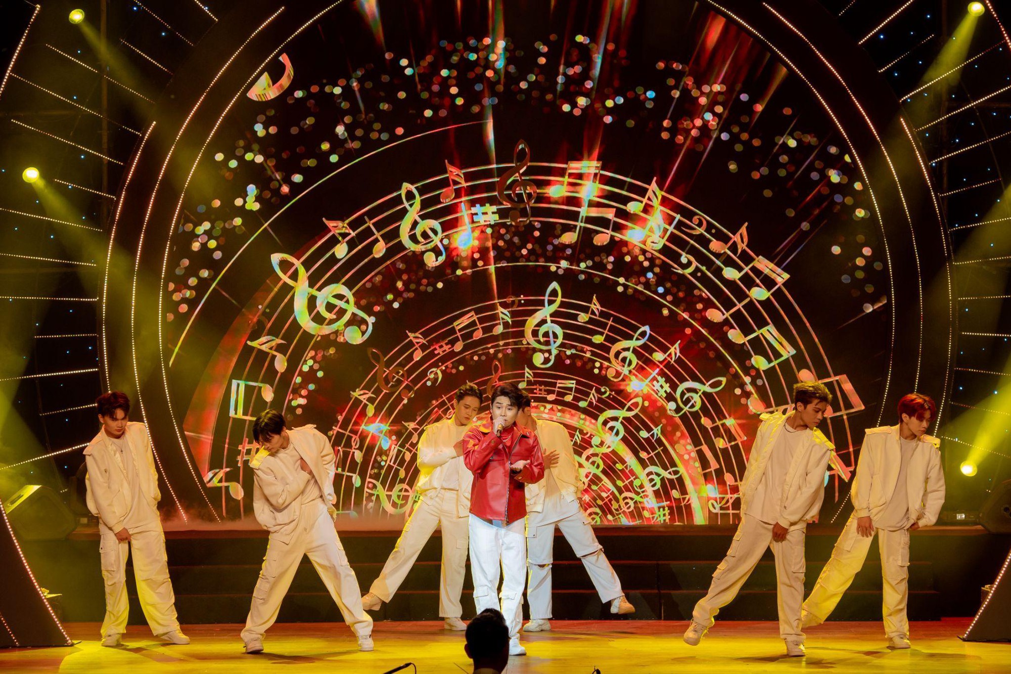 Khám phá sức hút phiên bản Bên Trên Tầng Lầu: Đại tiệc âm nhạc HDBank Priority kết hợp cùng dàn nhạc giao hưởng