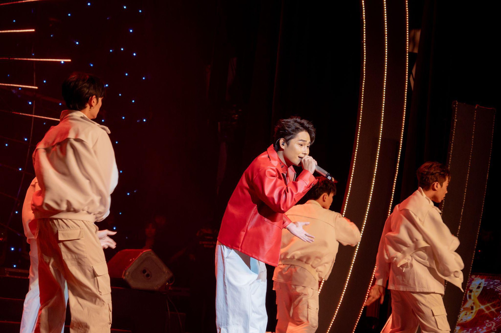 Khám phá sức hút phiên bản Bên Trên Tầng Lầu: Đại tiệc âm nhạc HDBank Priority kết hợp cùng dàn nhạc giao hưởng