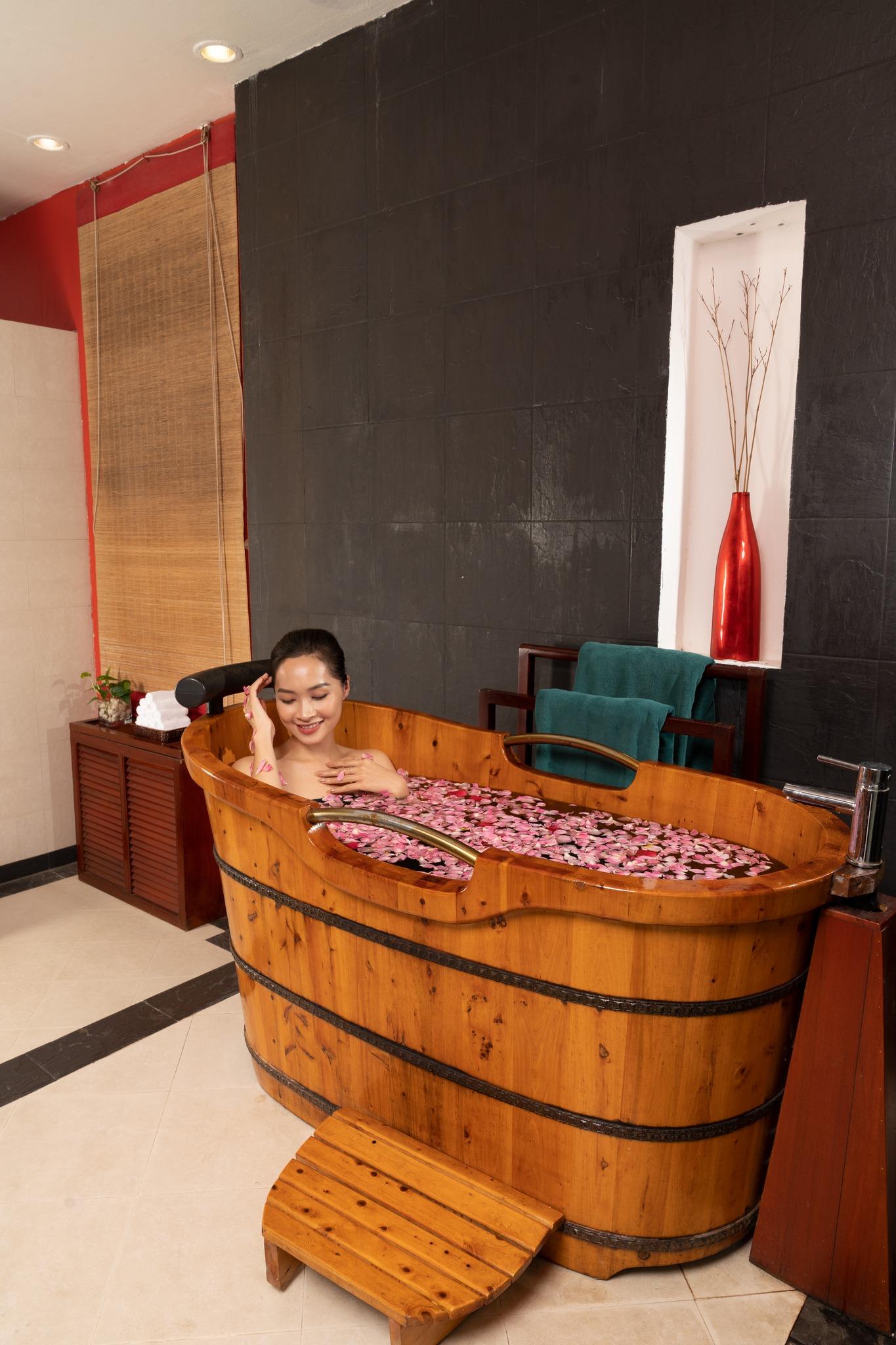 Trang phục thổ cẩm, tắm lá người Dao hút giới trẻ đến trải nghiệm BB Sapa Resort & Spa - Ảnh 3.