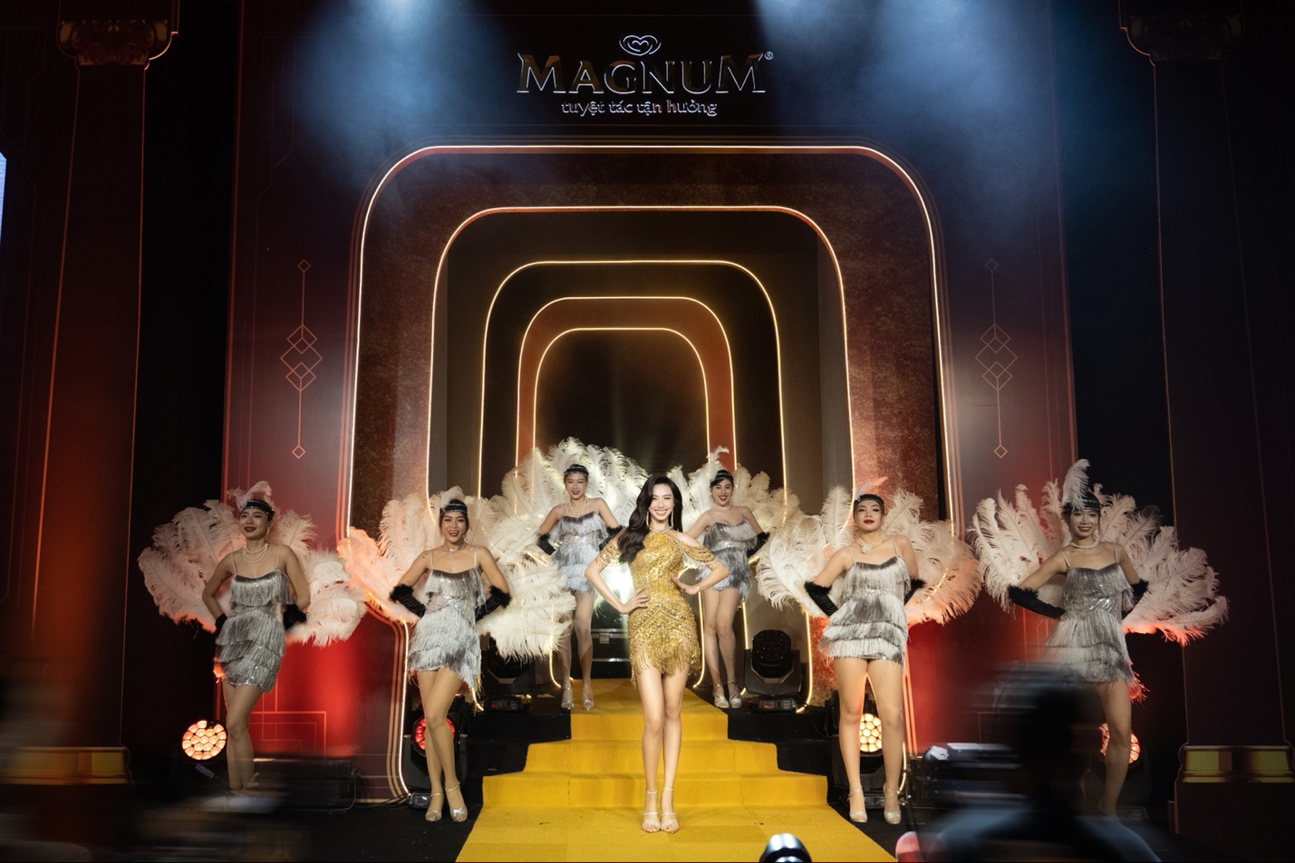 งานเปิดตัวไอศกรีม MAGNUM รวบรวมบุคคลที่มีชื่อเสียงจากวงการบันเทิงและอาหาร - รูปภาพ 6