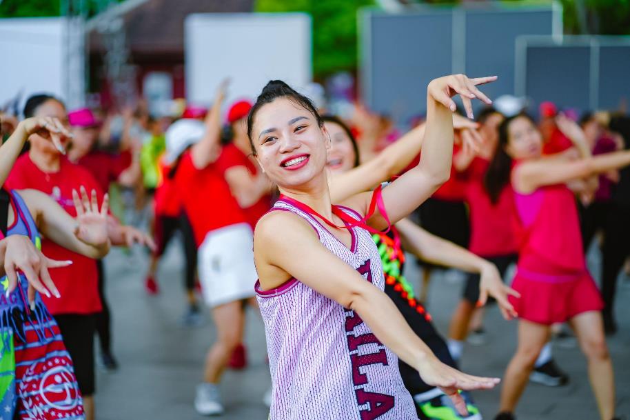 3000 người cùng nhau sẻ chia tinh thần thể thao không giới hạn tại lễ hội Huế - Zumba® Festival 2023 - Ảnh 3.