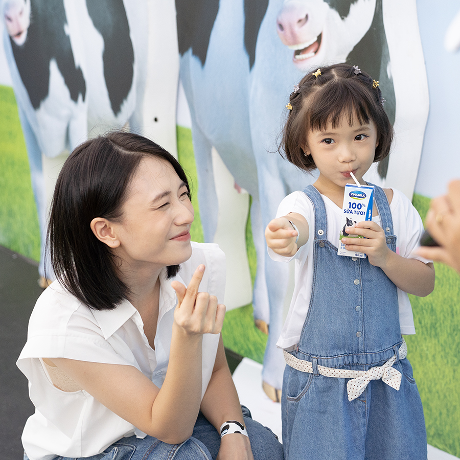 Hàng ngàn gia đình hào hứng khám phá “Resort” Bò sữa - Ảnh 4.
