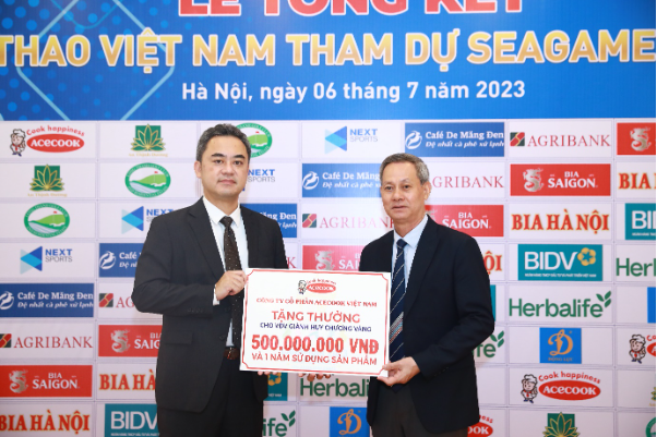 Acecook Việt Nam trao thưởng Đoàn Thể thao Việt Nam dự SEA Games 32 - Ảnh 1.
