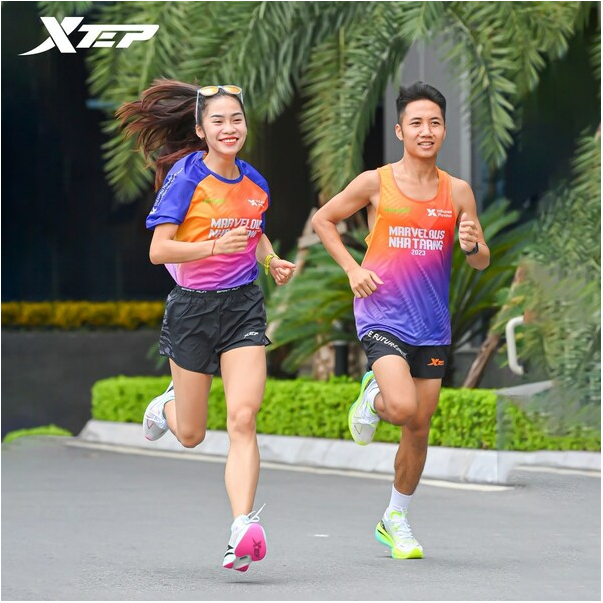 Xtep - nhà tài trợ trang phục giải chạy VnExpress Marathon Marvelous Nha Trang - Ảnh 1.