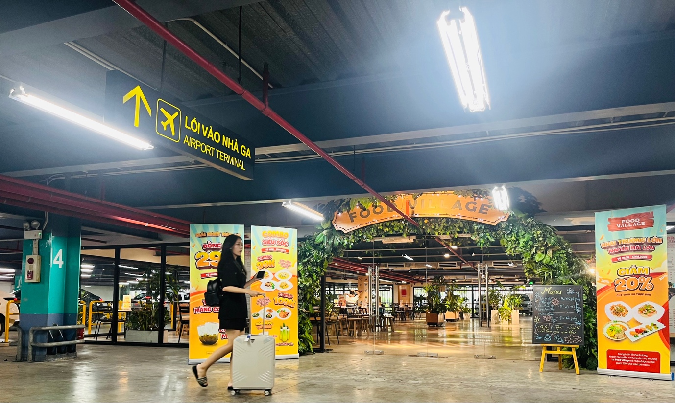Check-in Food Village - Khu ẩm thực mới khai trương tại sân bay Tân Sơn Nhất - Ảnh 1.