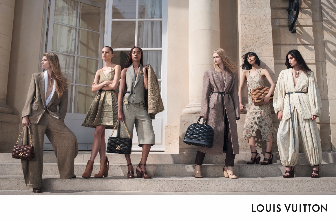 Vẻ đẹp đầy mê hoặc của những “nàng thơ” nước Pháp trong BST Louis Vuitton Thu-Đông 2023 - Ảnh 1.