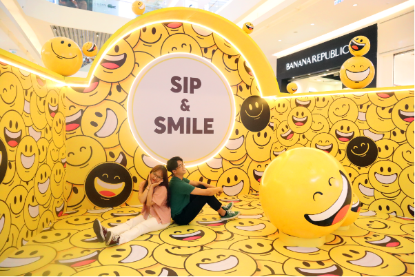 SIP & SMILE: Nhuộm màu vàng tươi cho tháng 8 sôi động tại Crescent Mall   - Ảnh 1.