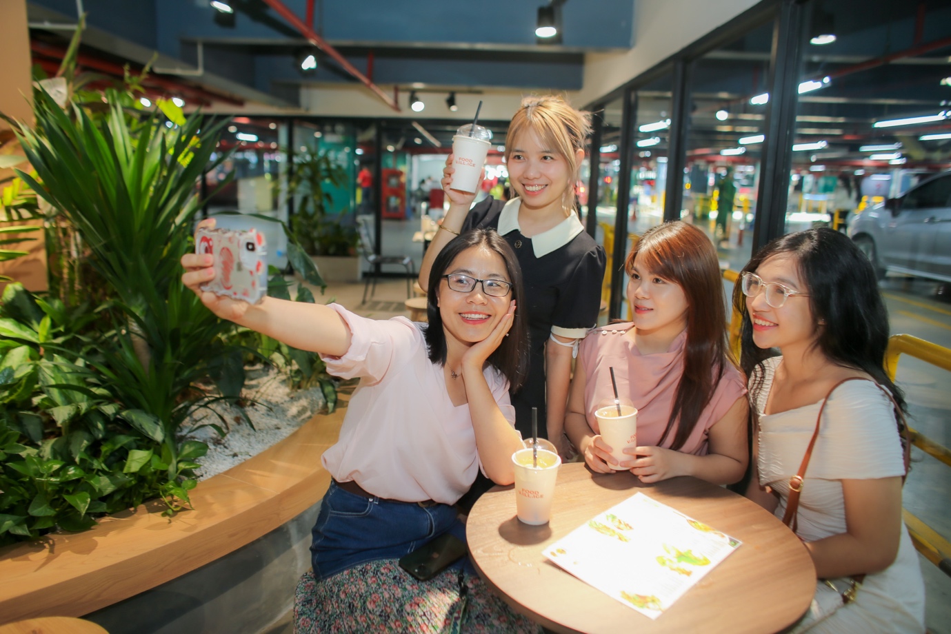 Check-in Food Village - Khu ẩm thực mới khai trương tại sân bay Tân Sơn Nhất - Ảnh 3.