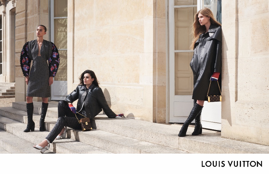Vẻ đẹp đầy mê hoặc của những “nàng thơ” nước Pháp trong BST Louis Vuitton Thu-Đông 2023 - Ảnh 3.
