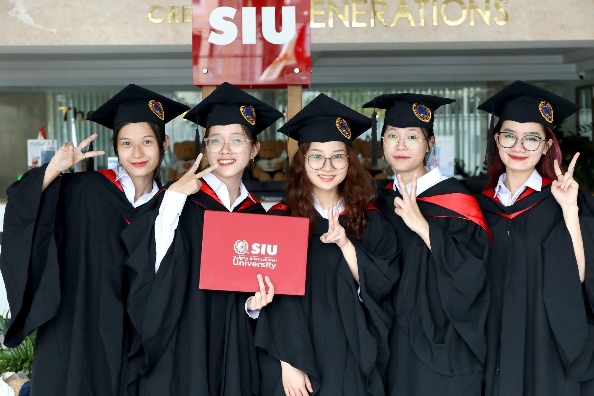 Sinh viên Trường Đại học Tư thục Quốc tế Sài Gòn đạt TOEIC 955 với điểm Listening tuyệt đối - Ảnh 2.