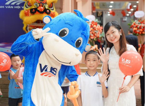 VUS tưng bừng khai trương cơ sở thứ 70 tại Hà Nội, thu hút hàng trăm phụ huynh học sinh tới check-in - Ảnh 11.
