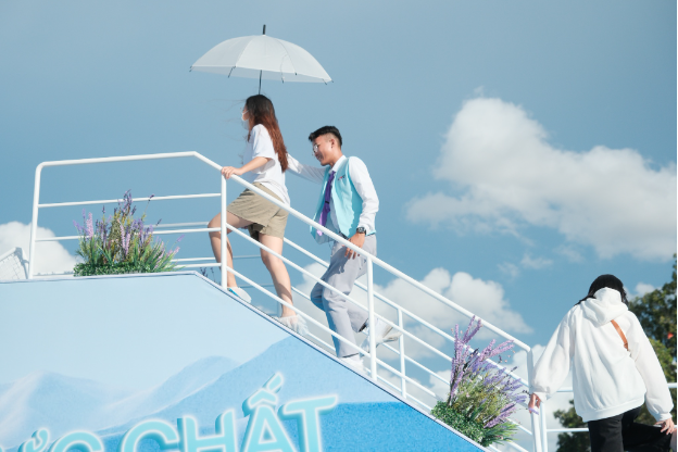 Đường trượt băng m&aacute;t lạnh &ecirc;m độc lạ Cần Thơ thu h&uacute;t đ&ocirc;ng đảo giới trẻ - Ảnh 4.