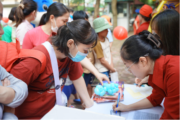 VUS tưng bừng khai trương cơ sở thứ 70 tại Hà Nội, thu hút hàng trăm phụ huynh học sinh tới check-in - Ảnh 5.