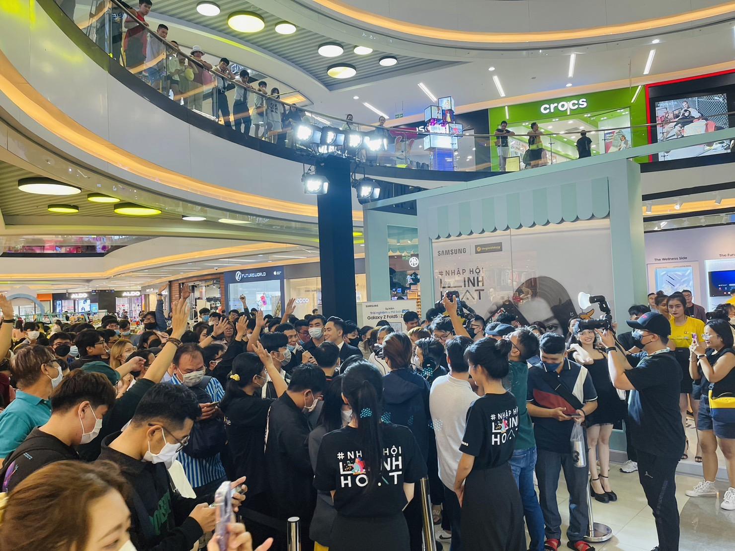 SamFans nô nức nhận siêu phẩm Samsung Galaxy Z Fold5 và Z Flip5 - Ảnh 6. SamFans nô nức nhận siêu phẩm Samsung Galaxy Z Fold5 và Z Flip5 - Ảnh 6.