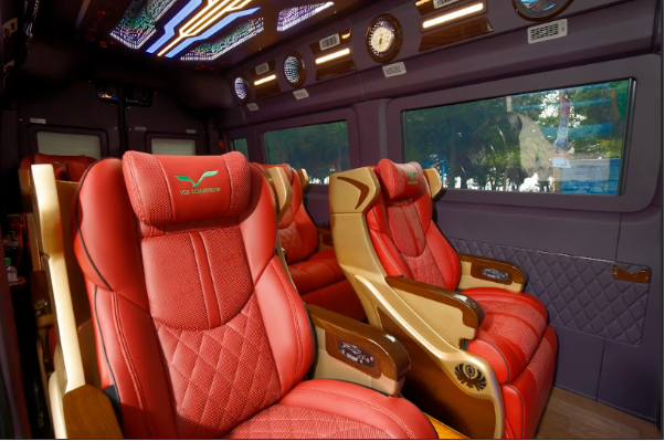 Du lịch nhẹ tênh với xu hướng thuê xe Limousine 9 chỗ trọn gói, giá tốt tại TP.HCM - Ảnh 3.