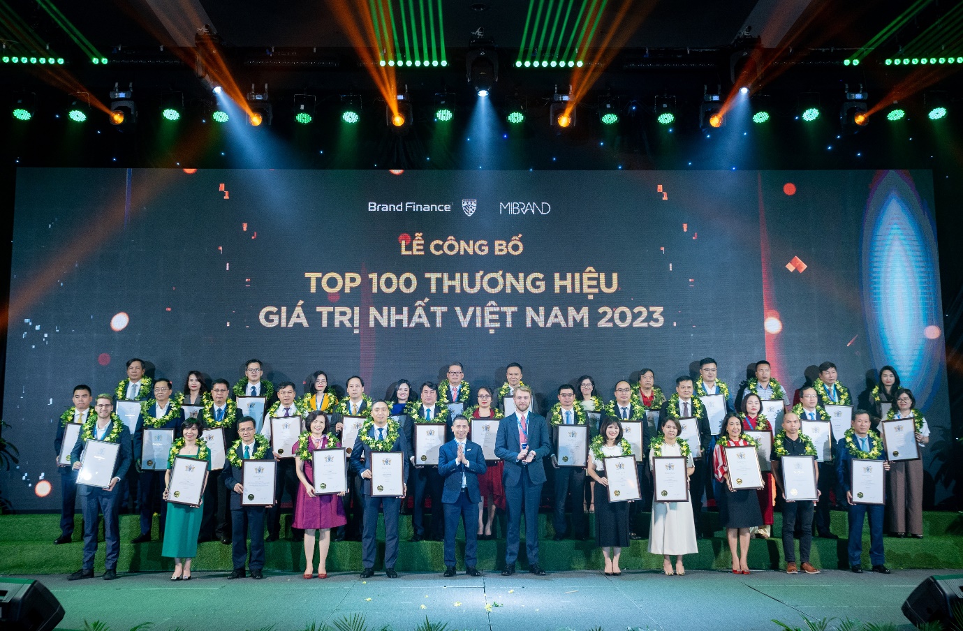 MobiFone lọt top 100 thương hiệu giá trị nhất Việt Nam, giá trị thương hiệu tăng 18,5% so với năm 2022 - Ảnh 1.