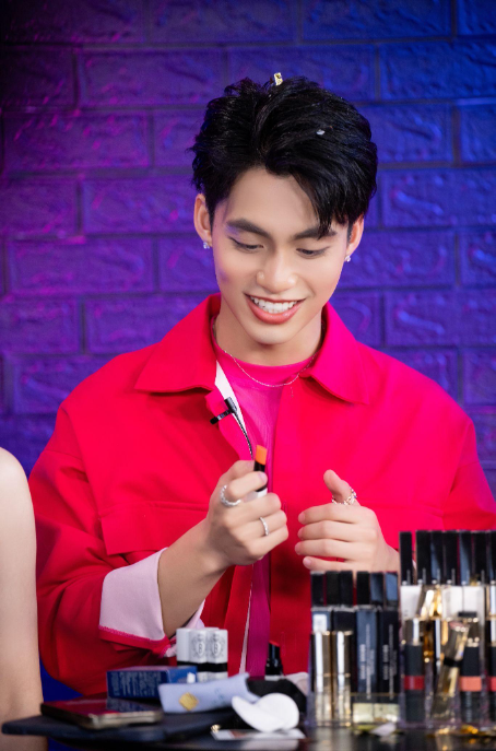 Lần đầu làm livestreamer, MONO khiến 16.000 sản phẩm được chốt đơn vèo vèo - Ảnh 3.