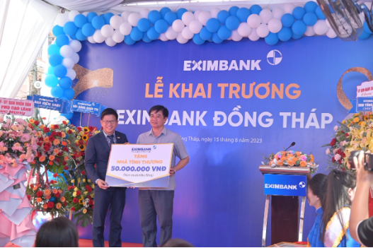 Eximbank khai trương chi nhánh và phòng giao dịch mới - Ảnh 4.