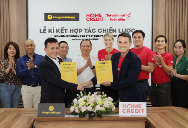 Home Credit hợp tác cùng Thế Giới Di Động hướng đến doanh thu 2 tỷ USD - Ảnh 1.