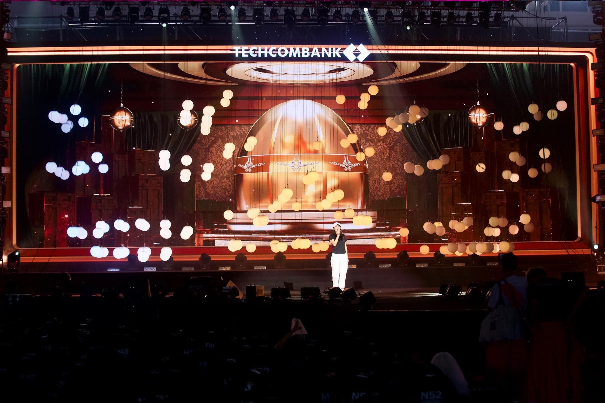 Hà Anh Tuấn, Hồ Ngọc Hà cùng dàn sao hào hứng trong buổi tổng duyệt của đêm nhạc “Thời Khắc Giao Thời” do Techcombank Priority tổ chức - Ảnh 6.