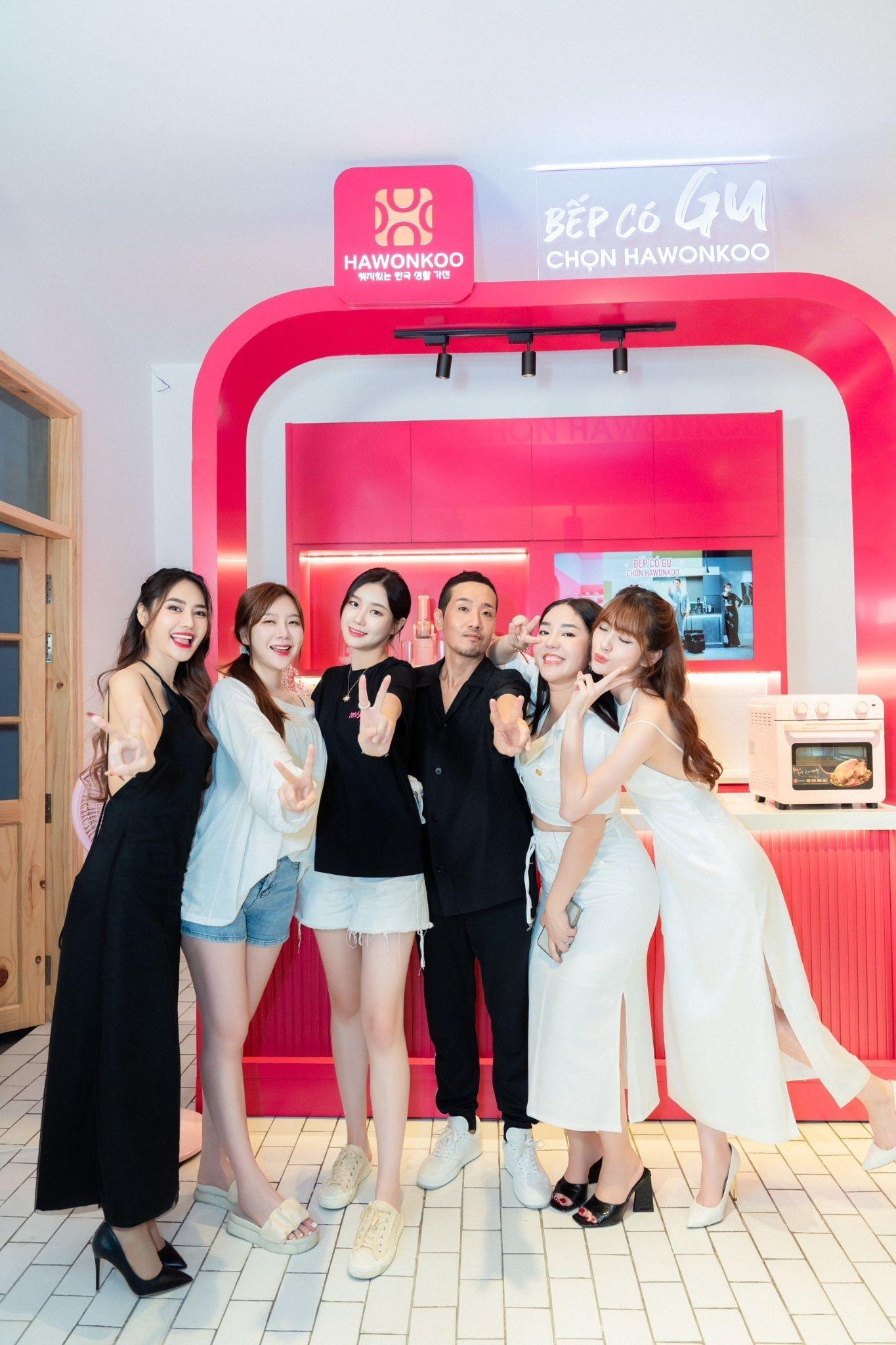 Ấn tượng khoảnh khắc Hoa hậu - Á hậu Hàn Quốc nấu món Việt cùng diễn viên Millan và Á hậu Linh Chi - Ảnh 4.
