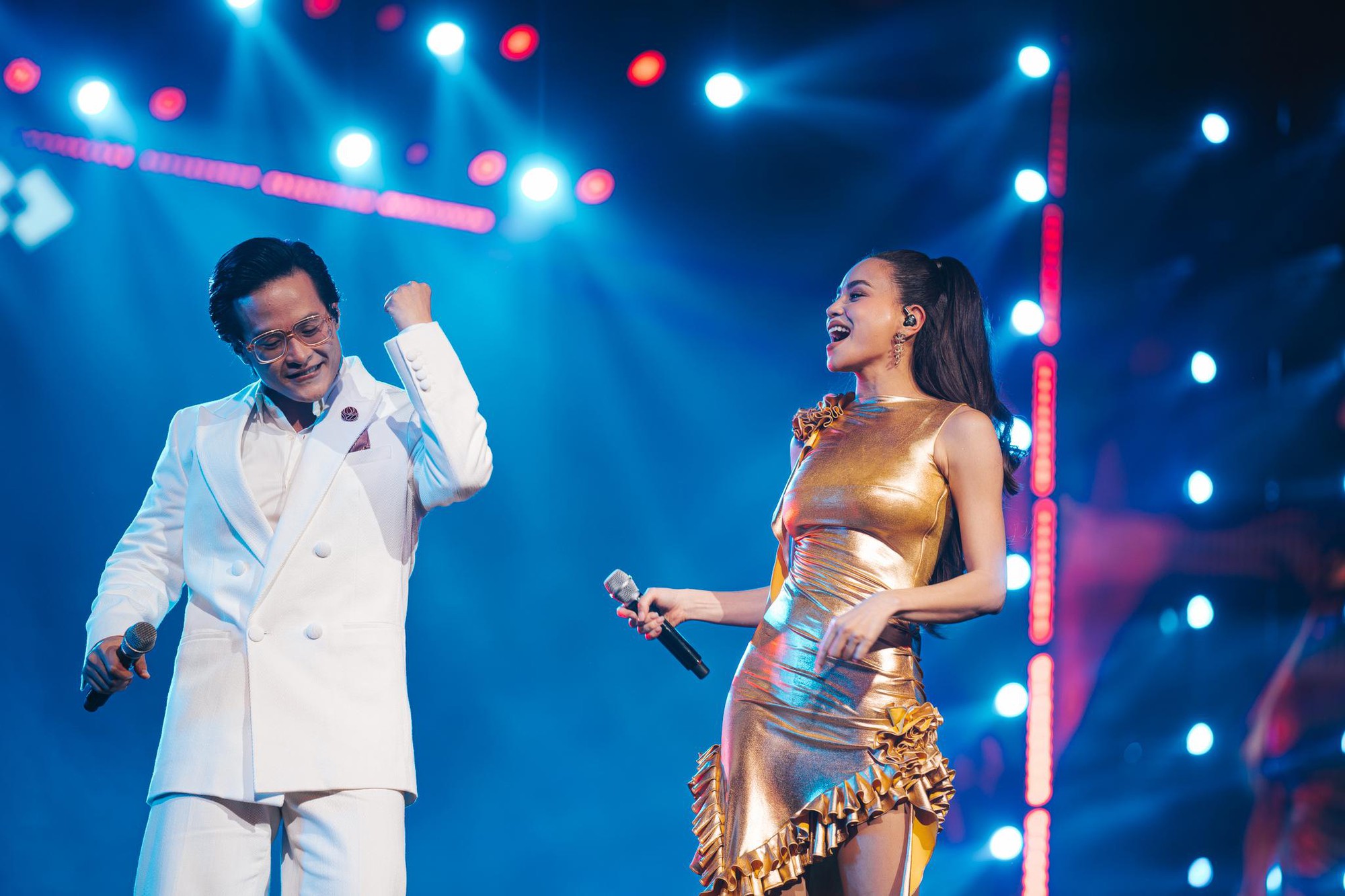 Hà Anh Tuấn và Hồ Ngọc Hà gây xúc động khi song ca loạt hit trong đêm nhạc “Thời Khắc Giao Thời” tại TP.HCM - Ảnh 3.