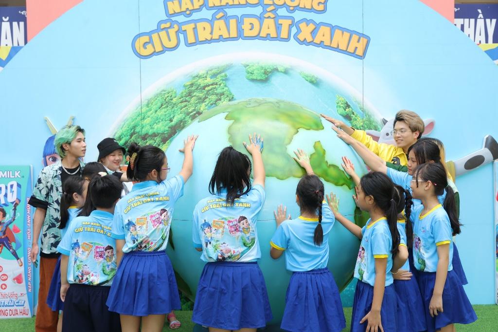 Chiến dịch “Nạp năng lượng - Giữ Trái Đất xanh” cùng sứ mệnh nâng cao ý thức bảo vệ môi trường cho học sinh tiểu học - Ảnh 2.