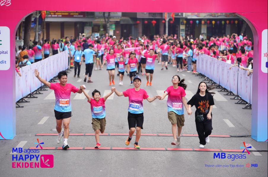 MB Ageas Life khẳng định phát triển bền vững qua giải chạy gây quỹ vì nụ cười trẻ em Việt Nam - Ảnh 3.