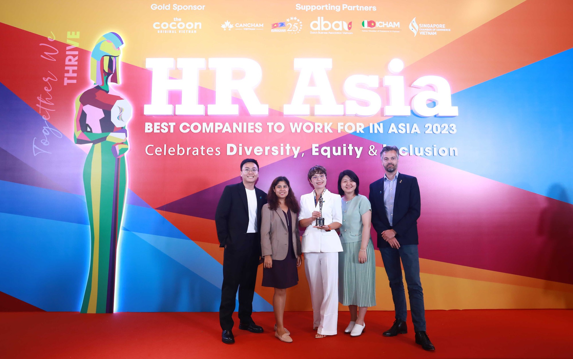 De Heus Việt Nam được vinh danh Nơi làm việc tốt nhất châu Á tại HR Asia Award 2023 - Ảnh 1.