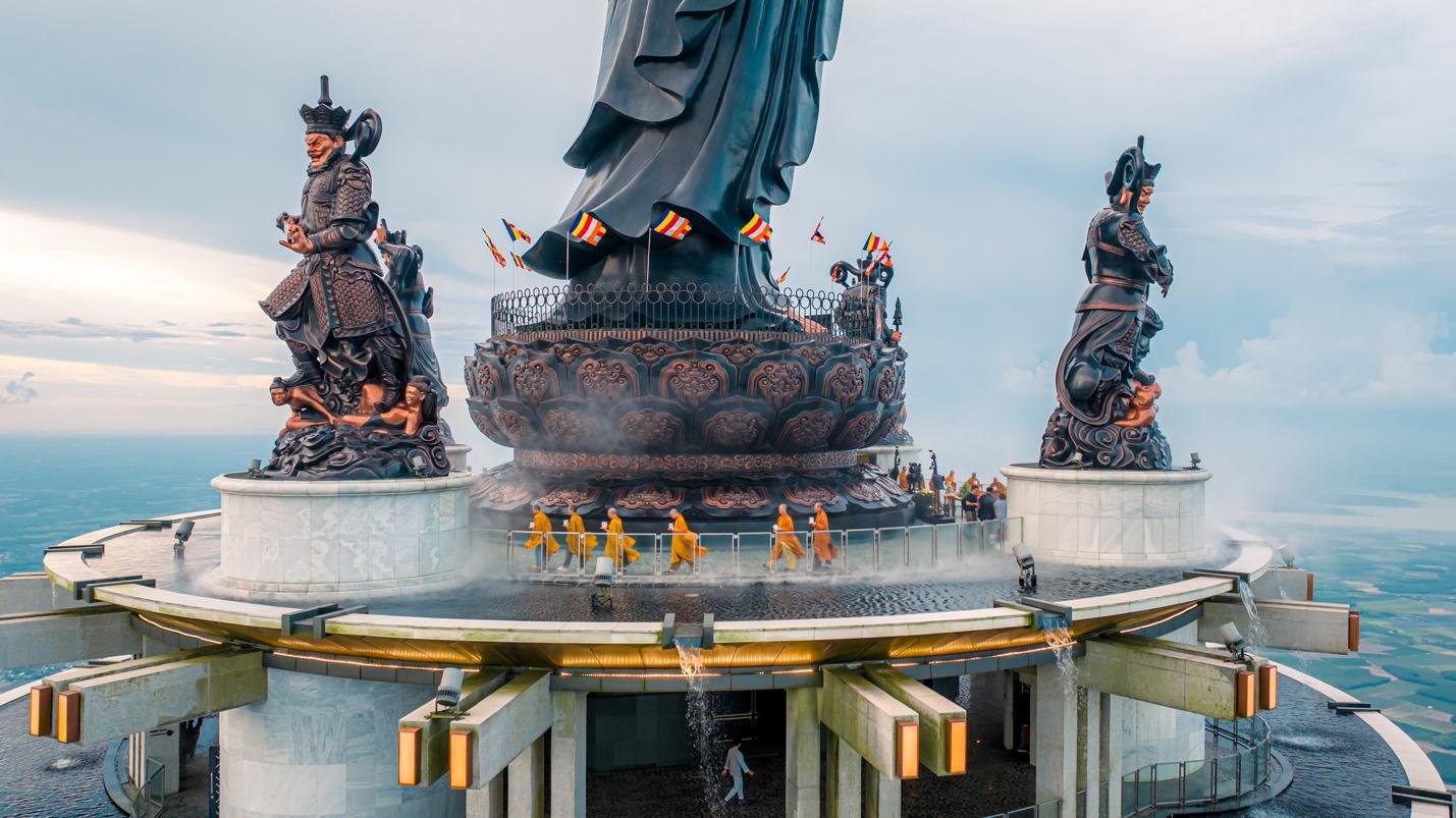 Phật tử khắp cả nước tìm về Núi Bà Đen, Tây Ninh thực hành hiếu đạo mùa Vu Lan - Ảnh 2.