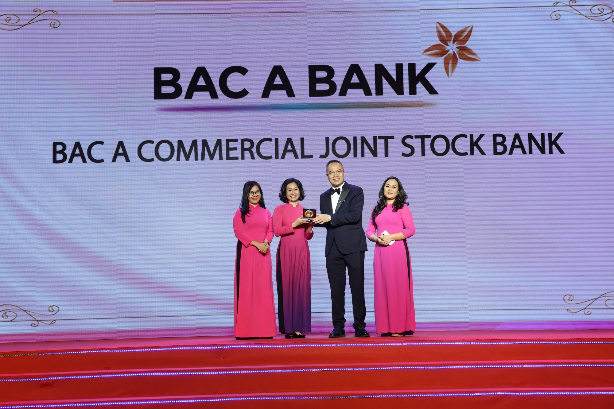 BAC A BANK giành 2 giải thưởng lớn tại HR Asia Award 2023 - Ảnh 2.