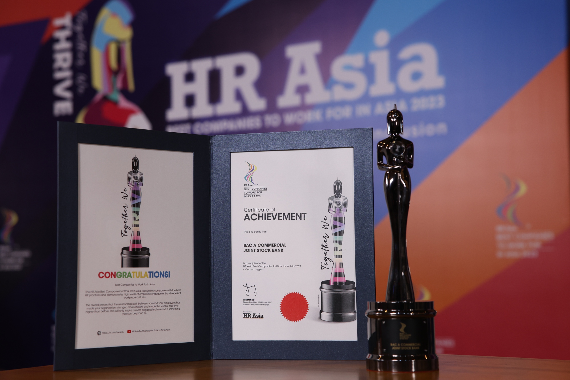 BAC A BANK giành 2 giải thưởng lớn tại HR Asia Award 2023 - Ảnh 3.