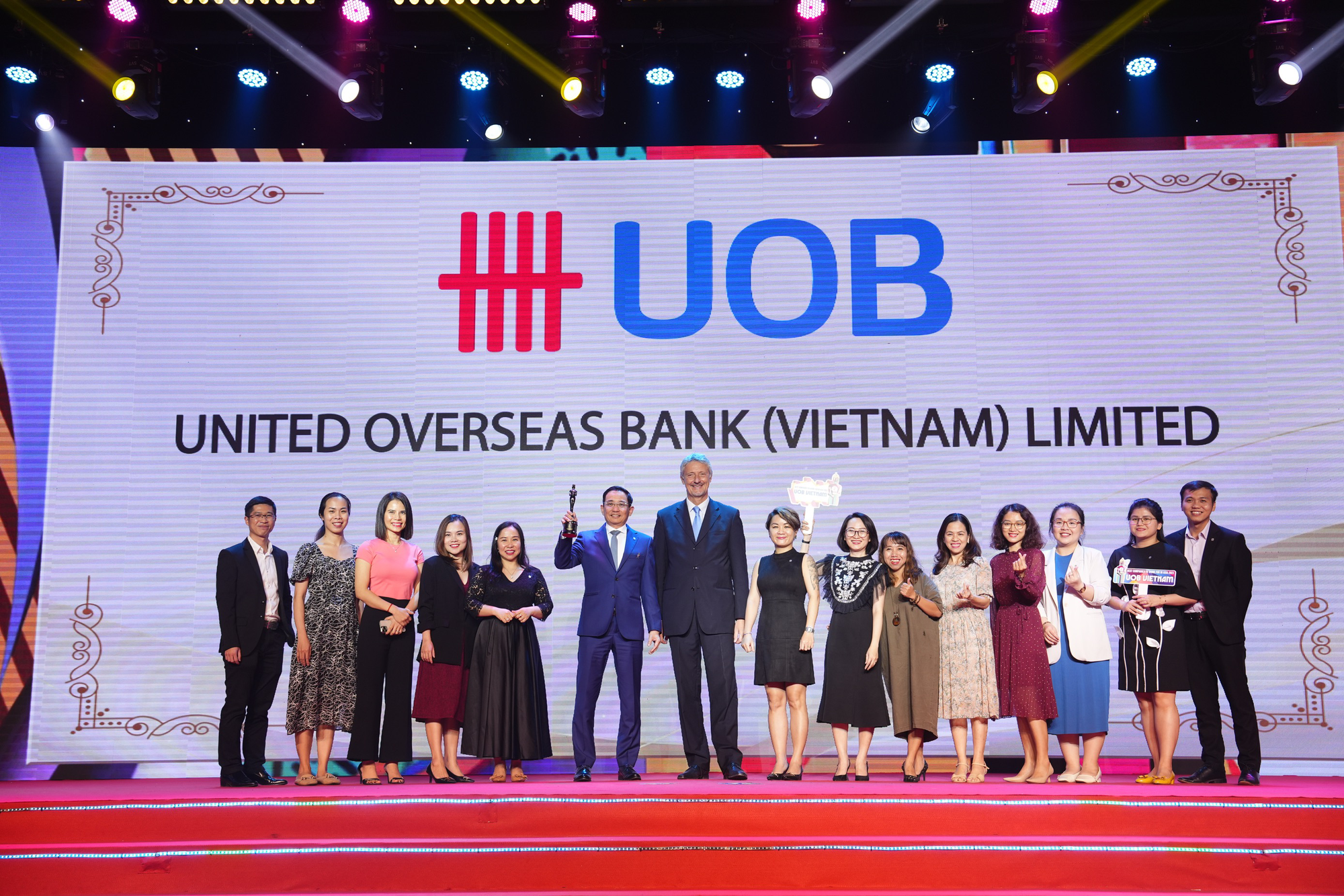Ngân hàng UOB Việt Nam được vinh danh Giải thưởng Nơi làm việc tốt nhất Châu Á 2023 - Ảnh 2.