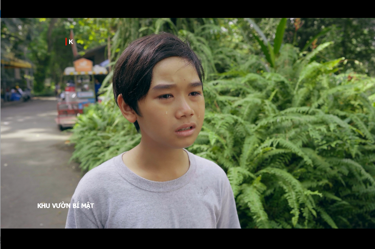 “Khu vườn bí mật” tập 2: Lam Trường (bé Huy Khang) bị móc túi trong hành trình đi tìm ba - Ảnh 1.