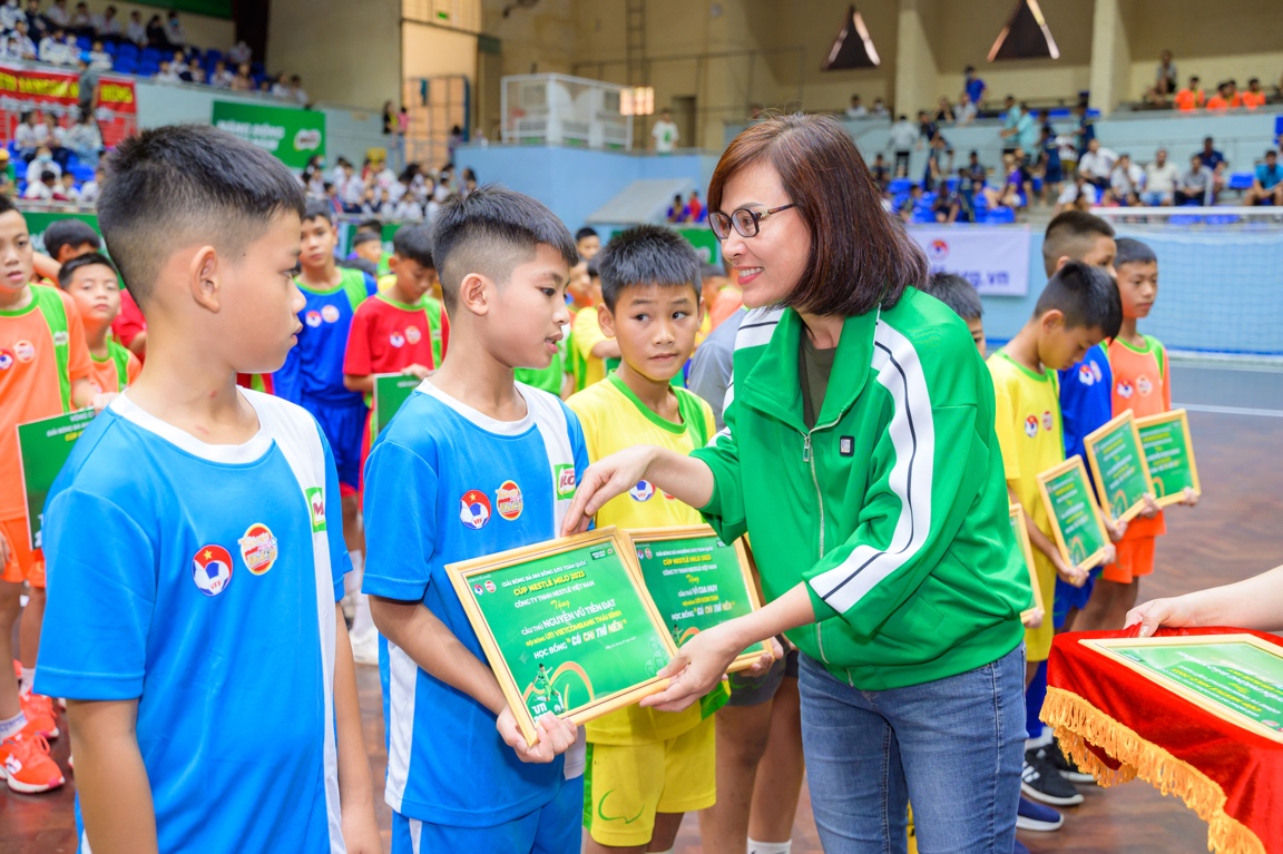 Bế mạc Giải bóng đá Nhi đồng (U11) toàn quốc, Nestlé MILO trao tặng 16 học bổng Có chí thì nên - Ảnh 5.