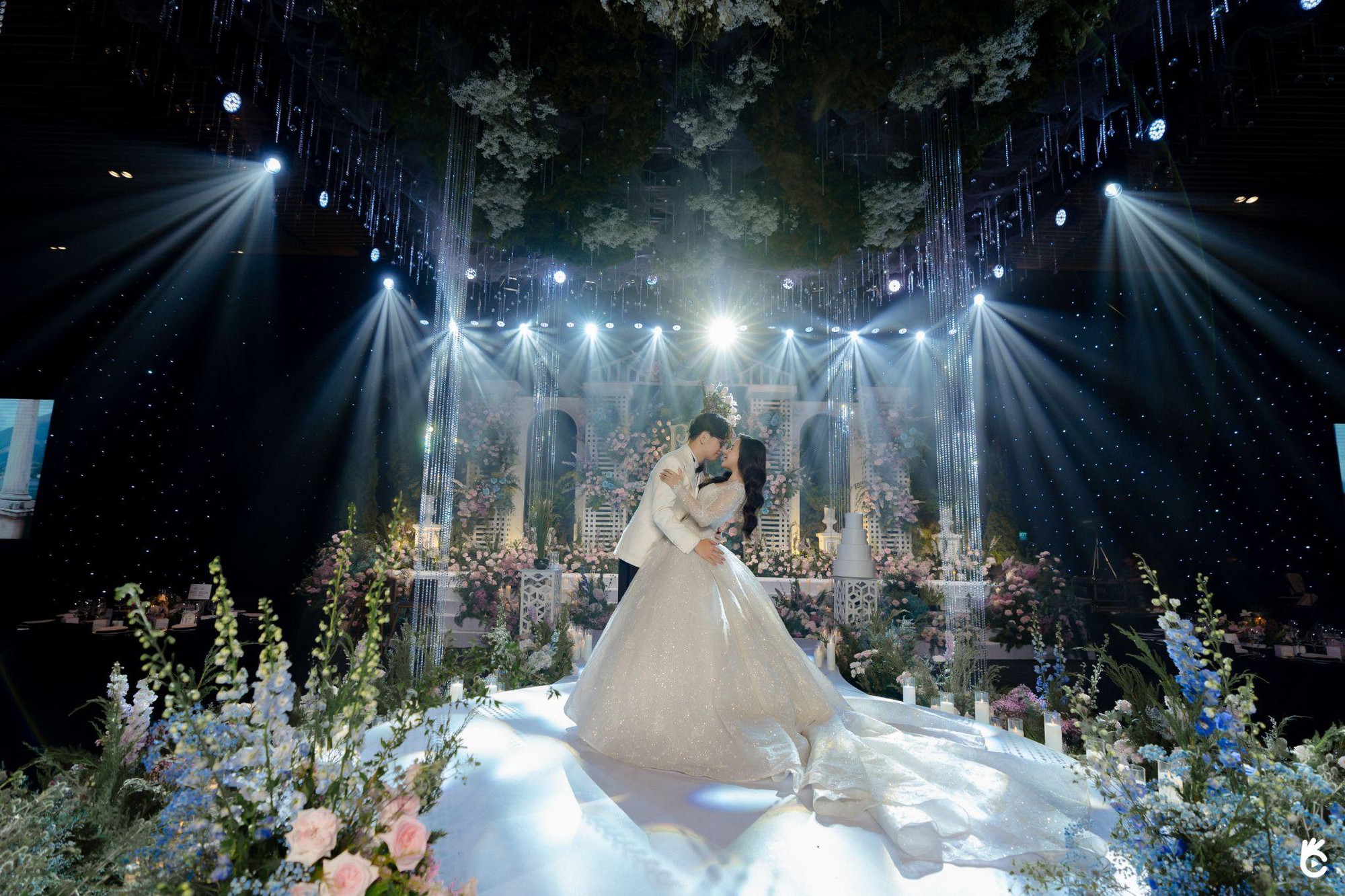 Mãn nhãn trước khoảnh khắc hiện thực hoá lễ cưới trong mơ “Garden Deste Wedding” - Ảnh 1.